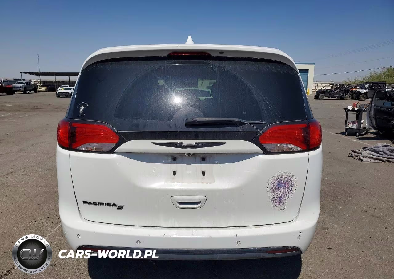 2020 Chrysler Pacifica Touring VIN:2C4RC1FG5LR192860 - 6