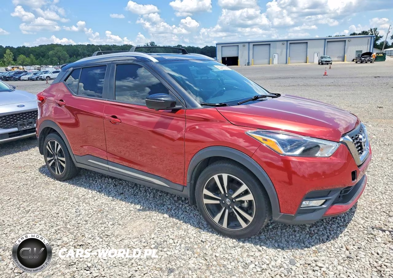 2018 Nissan Kicks Sr VIN:3N1CP5CU9JL502131 - 4