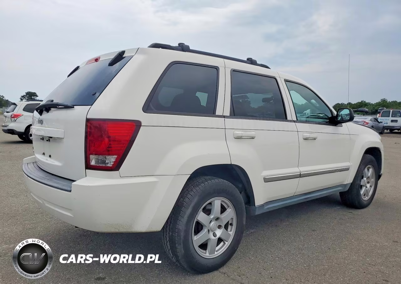 2010 Jeep Grand Cherokee Laredo VIN:1J4PR4GK7AC105020 - 3
