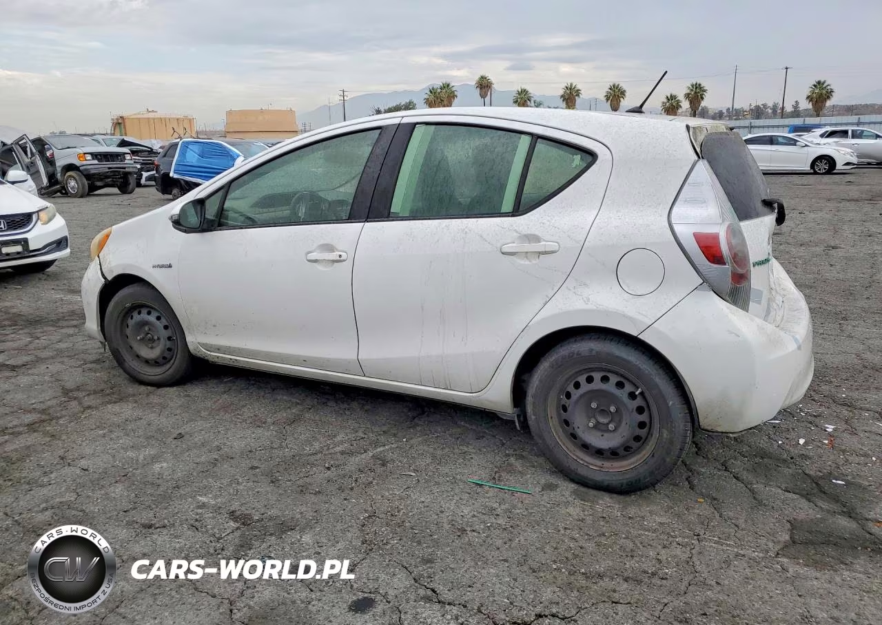 2013 Toyota Prius C One VIN:JTDKDTB37D1552326 - 2