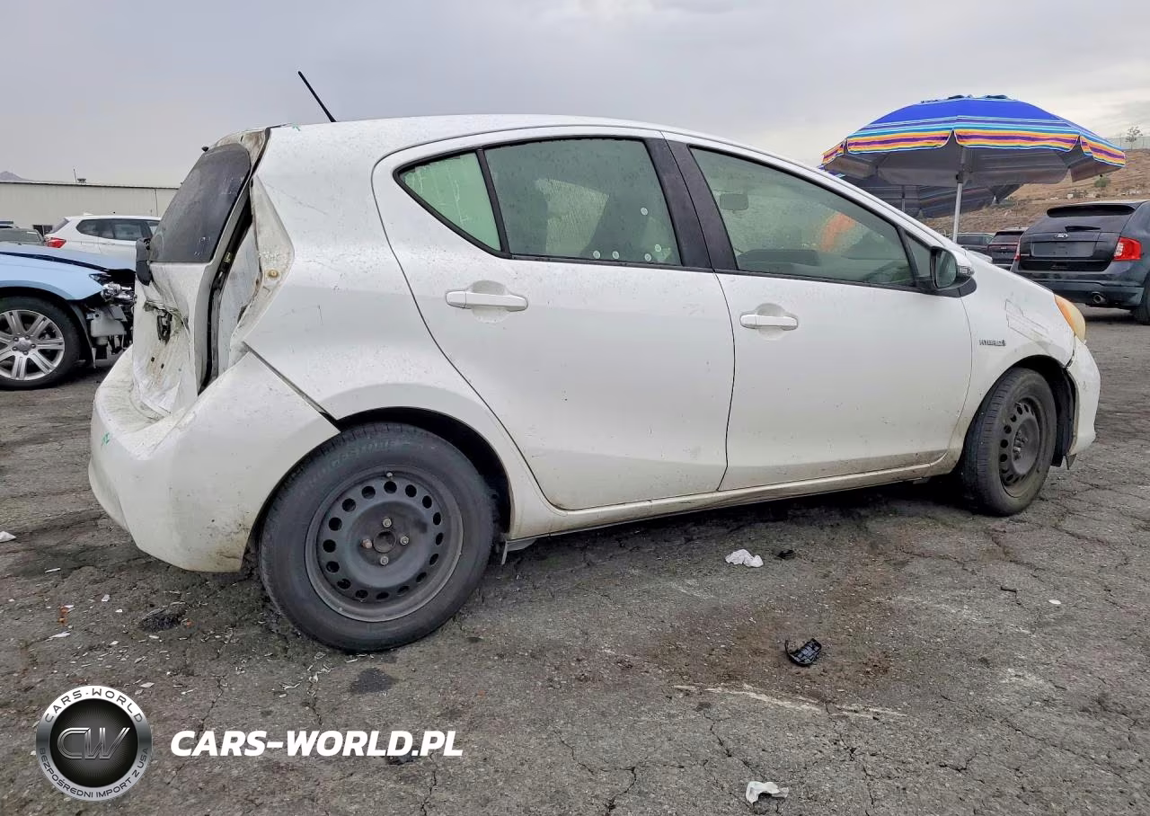 2013 Toyota Prius C One VIN:JTDKDTB37D1552326 - 3