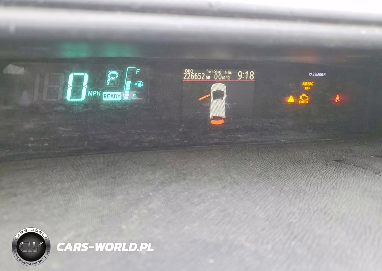 2013 Toyota Prius C One VIN:JTDKDTB37D1552326 - 9
