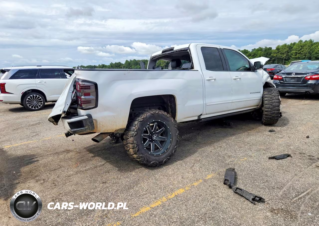 2018 Chevrolet Silverado C1500 Lt VIN:1GCRCREC0JZ358072 - 3