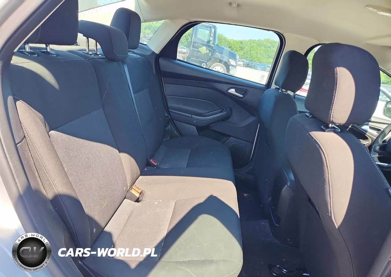 2016 Ford Focus Se VIN:1FADP3F20GL241725 - 10