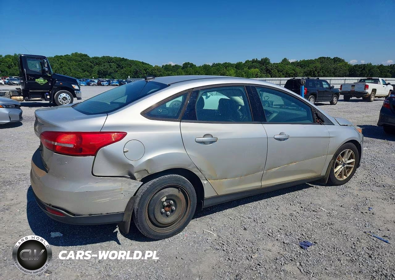 2016 Ford Focus Se VIN:1FADP3F20GL241725 - 3