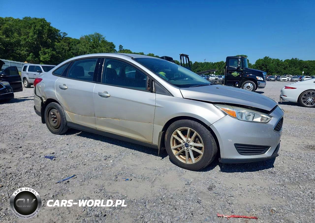 2016 Ford Focus Se VIN:1FADP3F20GL241725 - 4