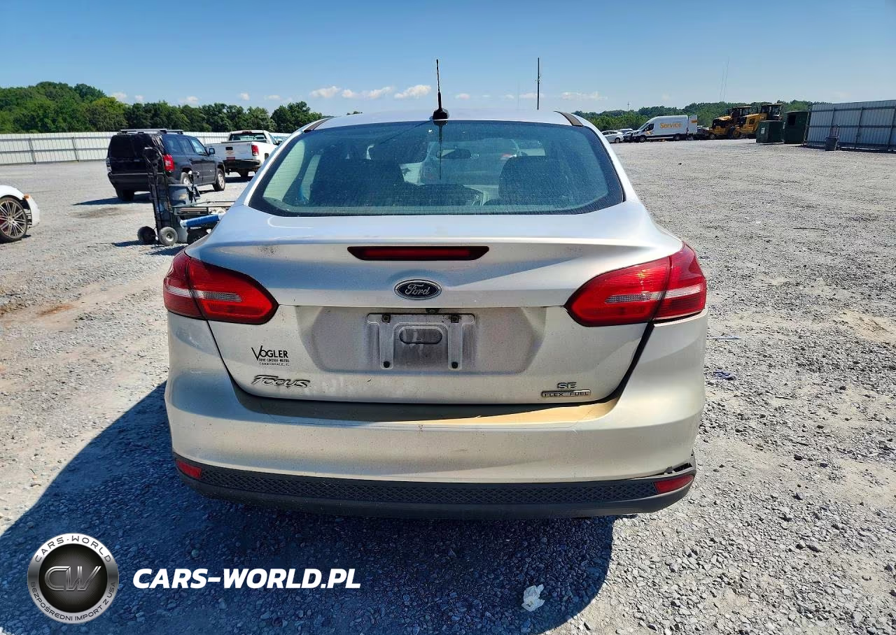 2016 Ford Focus Se VIN:1FADP3F20GL241725 - 6