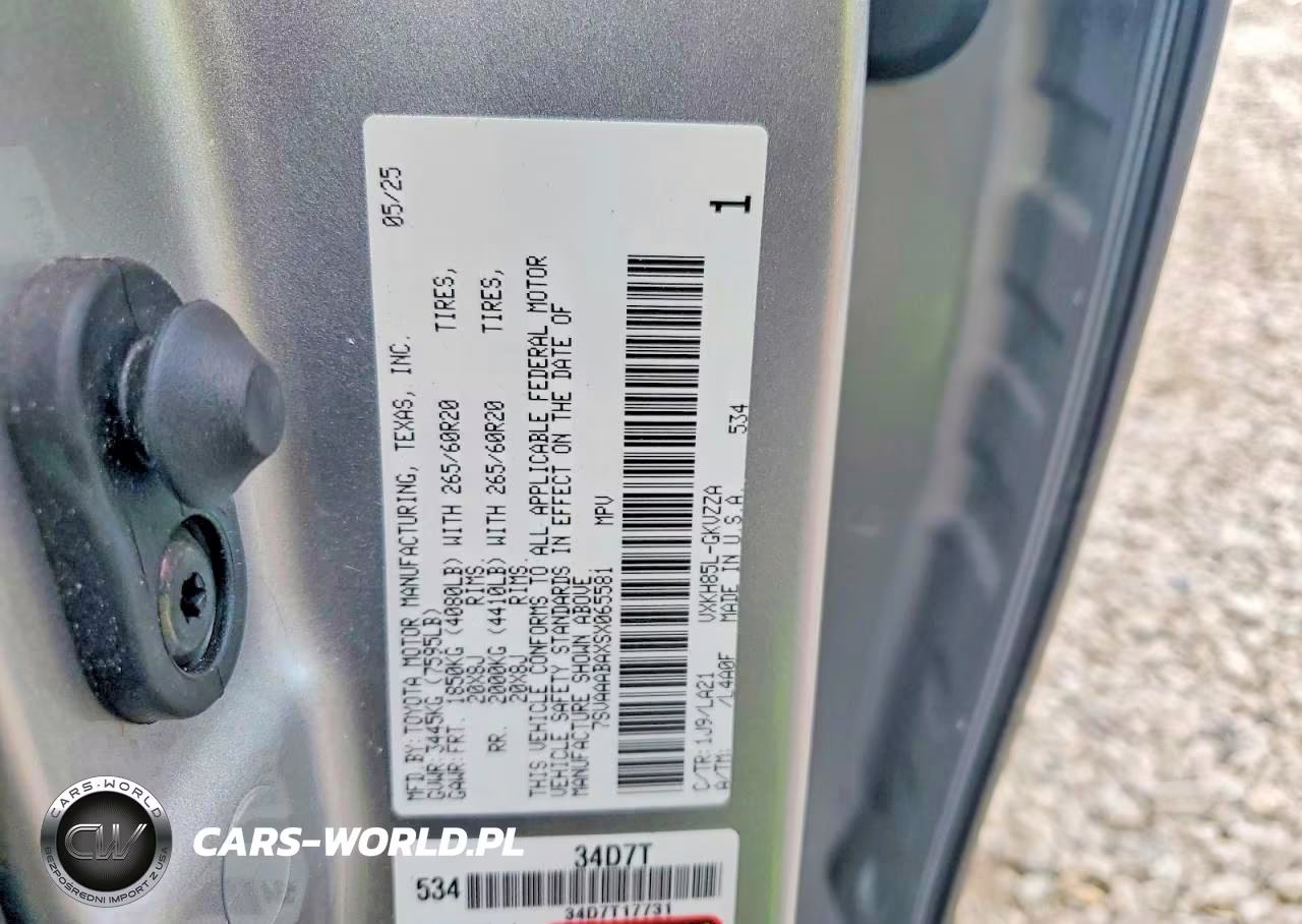 2025 Toyota Sequoia Platinum VIN:7SVAAABAXSX065581 - 14
