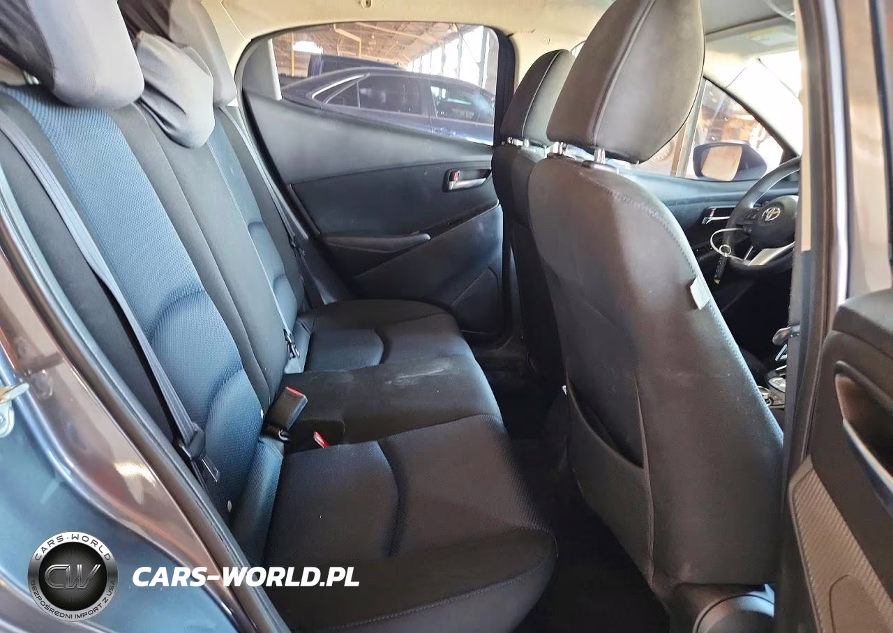 2018 Toyota Yaris Ia Base VIN:3MYDLBYV1JY306413 - 10