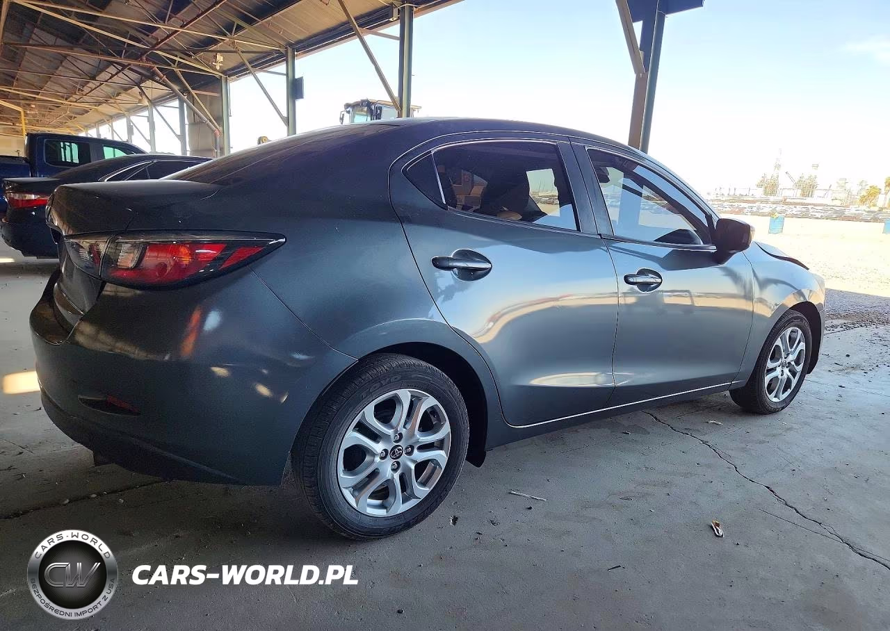 2018 Toyota Yaris Ia Base VIN:3MYDLBYV1JY306413 - 3