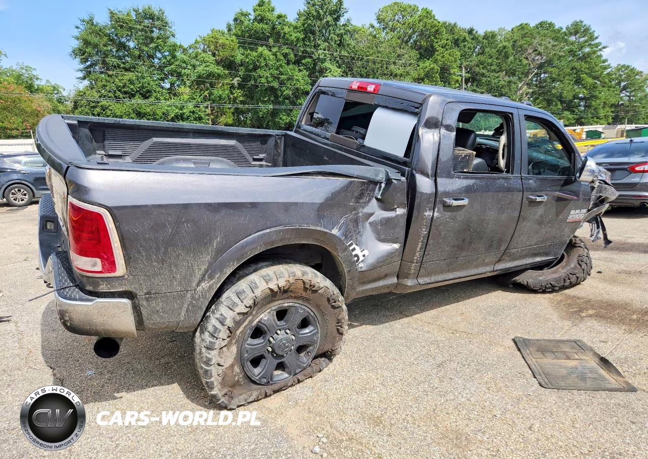 2018 Ram 2500 Laramie VIN:3C6UR5FL2JG216801 - 3