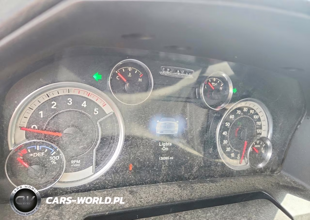 2018 Ram 2500 Laramie VIN:3C6UR5FL2JG216801 - 9