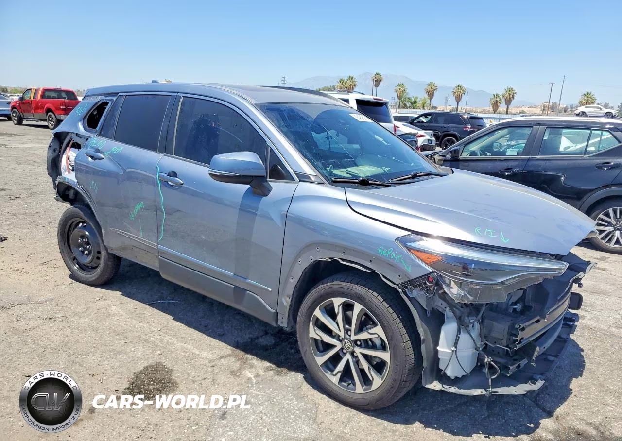 2022 Toyota Corolla Cross Xle VIN:7MUDAABG9NV041767 - 4