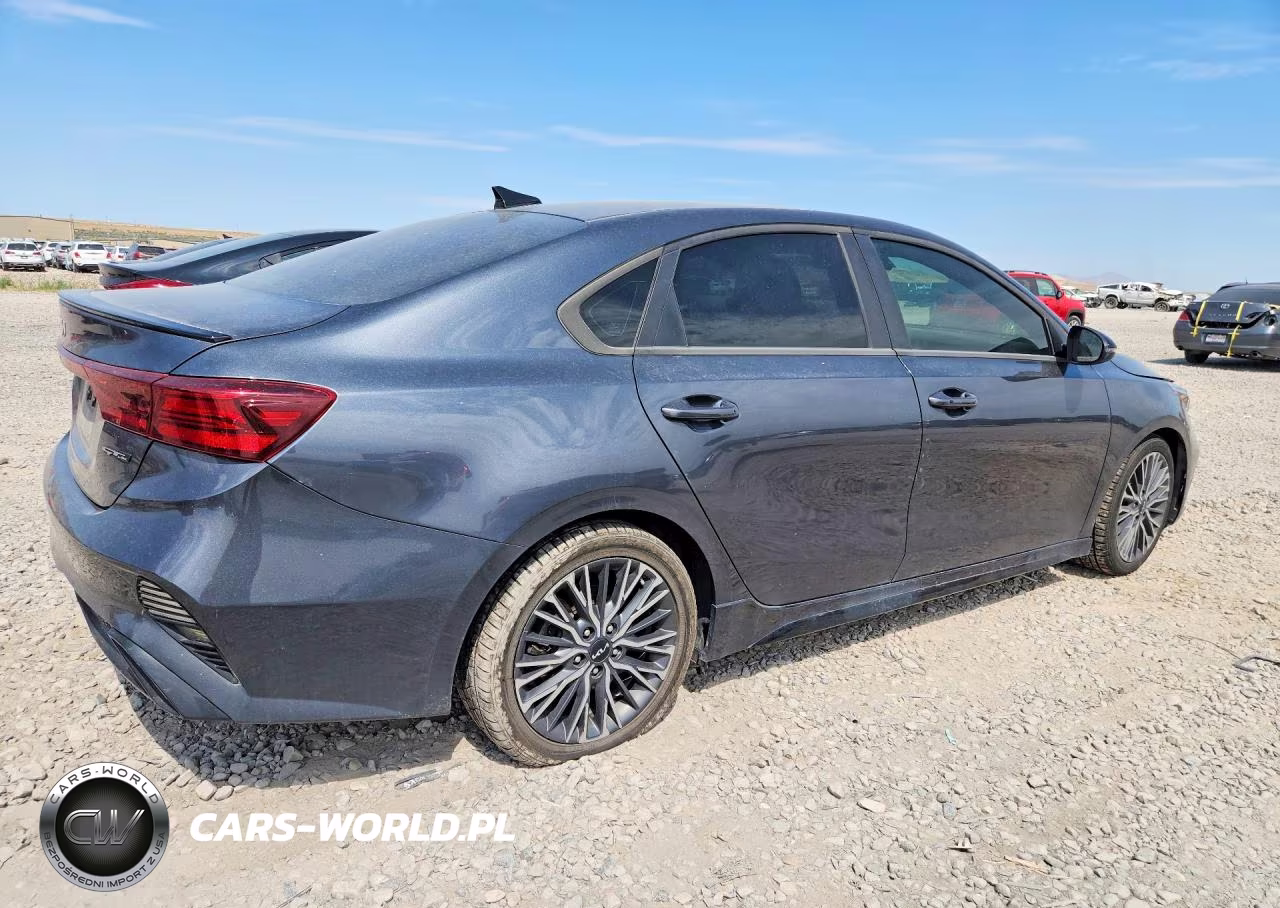 2023 Kia Forte Gt Line VIN:3KPF54AD7PE572124 - 3