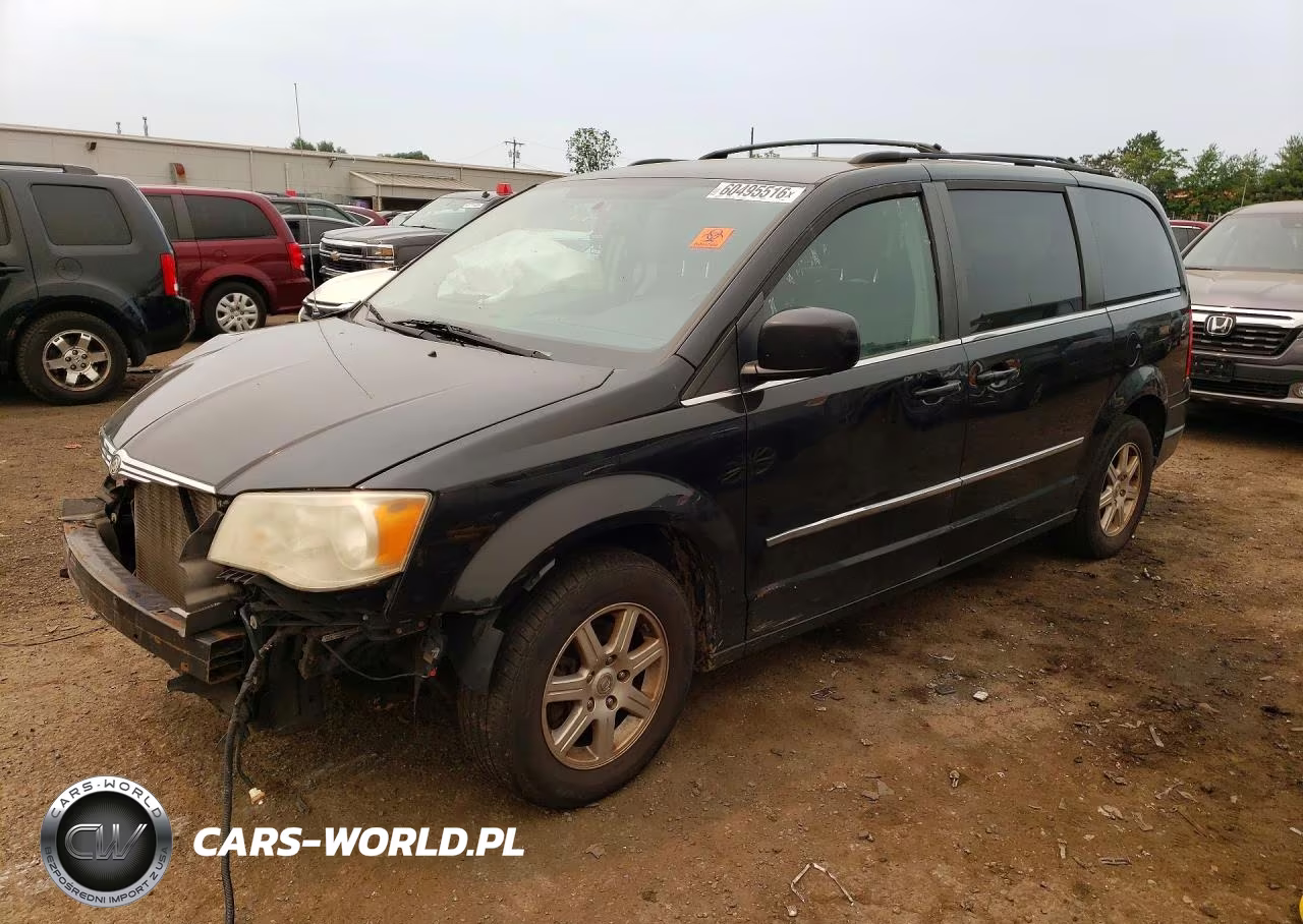 2010 Chrysler Town & Country Touring Plus – zdjęcie 1 z 13