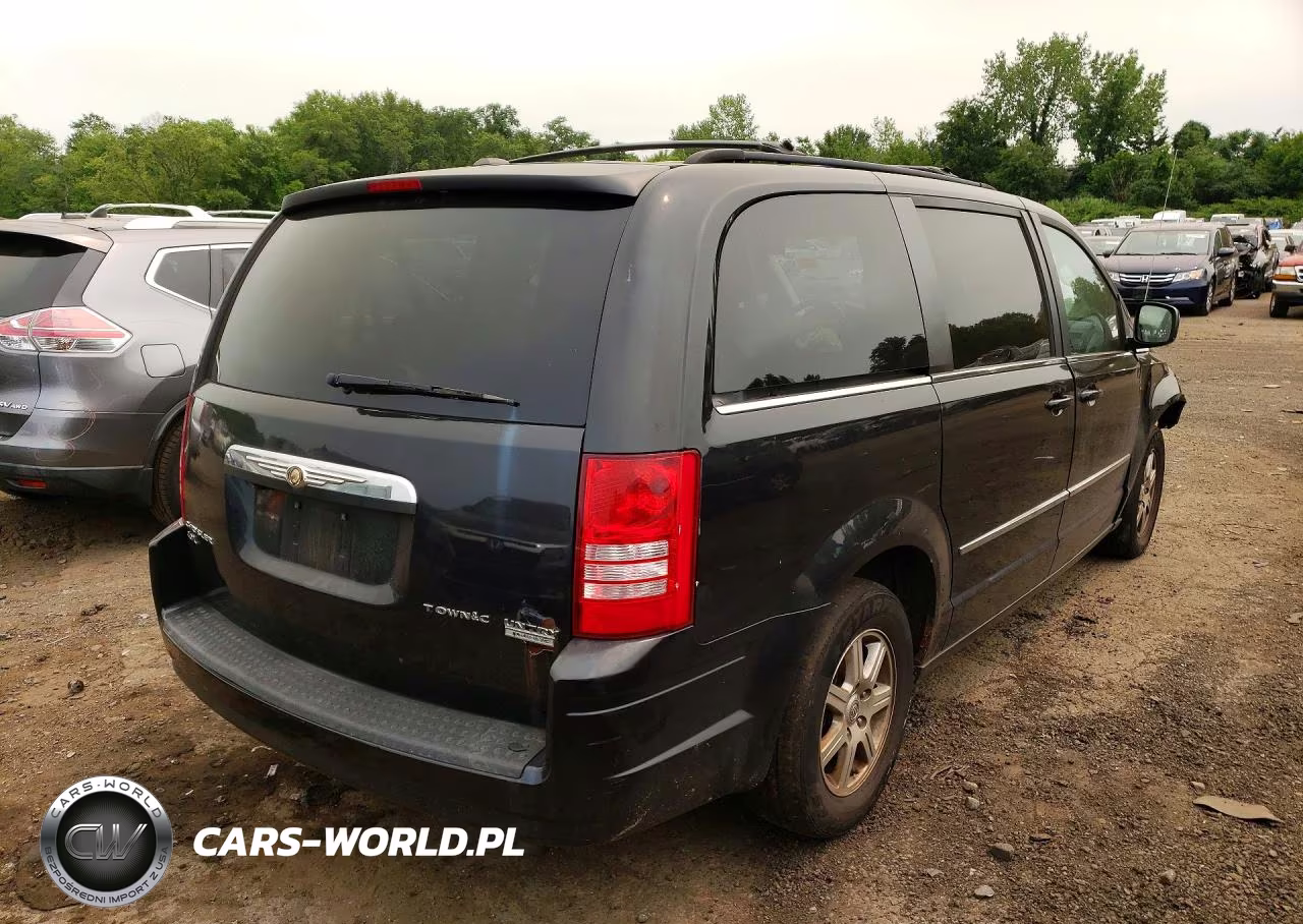 2010 Chrysler Town & Country Touring Plus VIN:2A4RR8DX1AR334218 - 3
