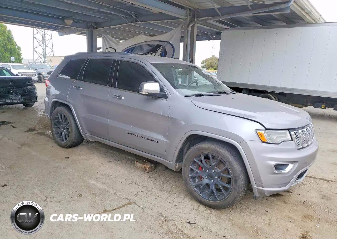 2017 Jeep Grand Cherokee Overland VIN:1C4RJECG0HC740202 - 4