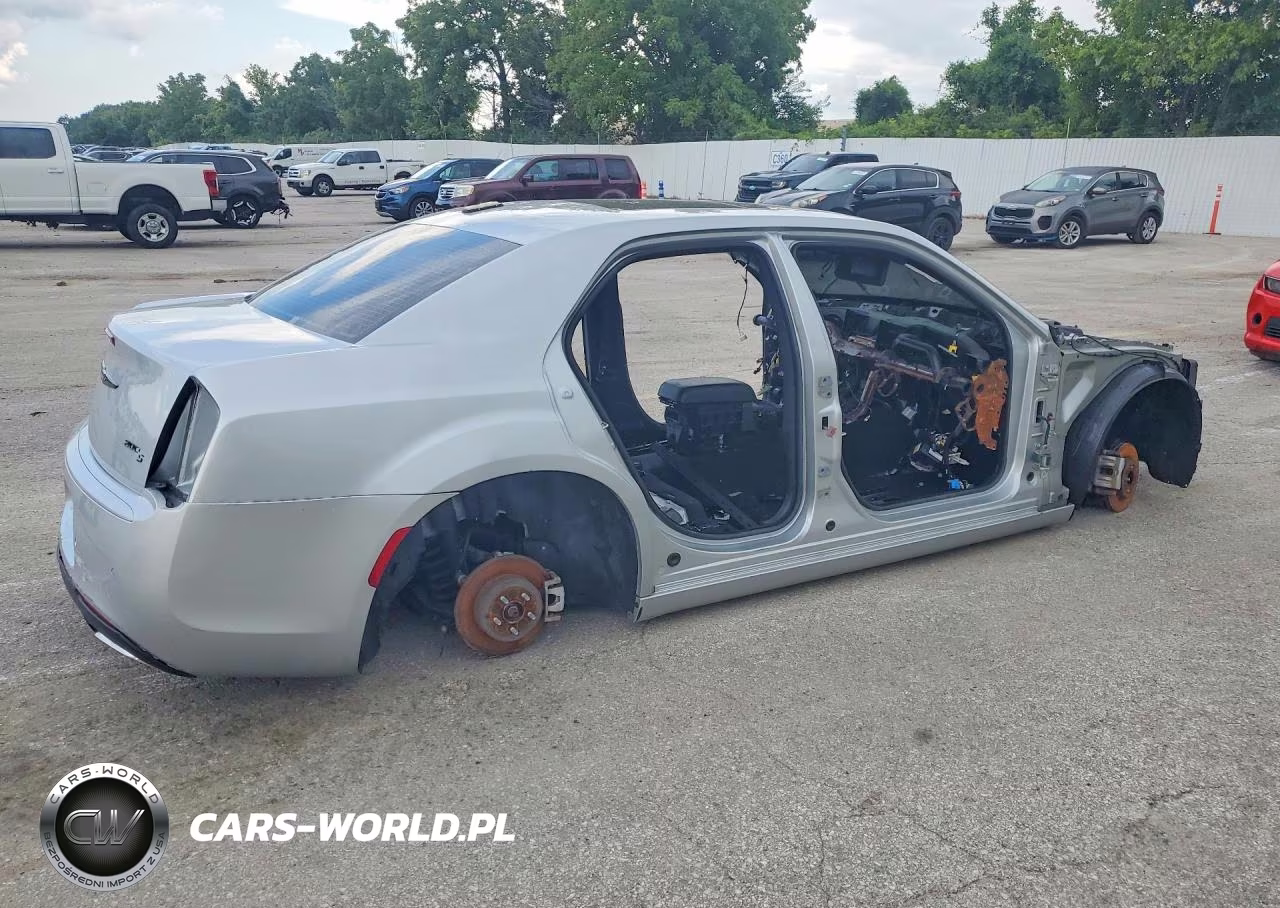 2023 Chrysler 300 S VIN:2C3CCABG8PH585294 - 3