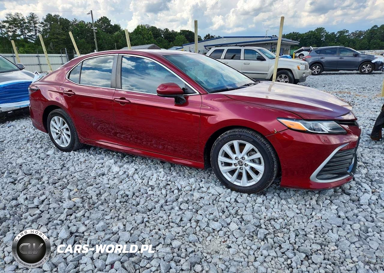 2022 Toyota Camry Le VIN:4T1C11AKXNU667377 - 4