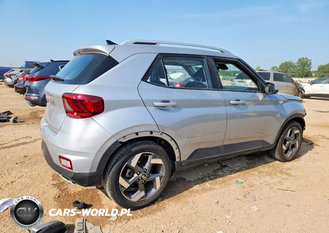 2022 Hyundai Venue Sel VIN:KMHRC8A3XNU194098 - 3