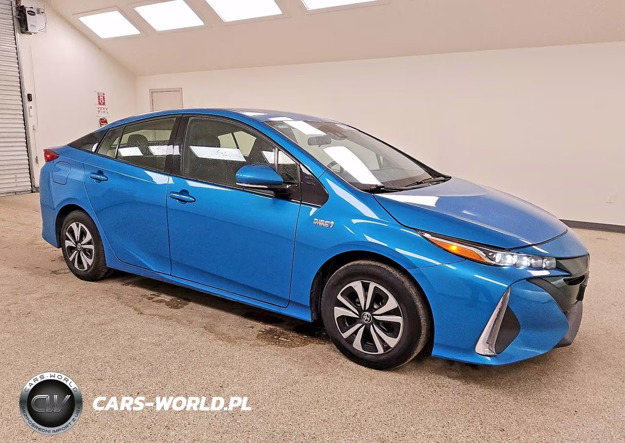 2018 Toyota Prius Prime Premium VIN:JTDKARFP4J3070714 - 4