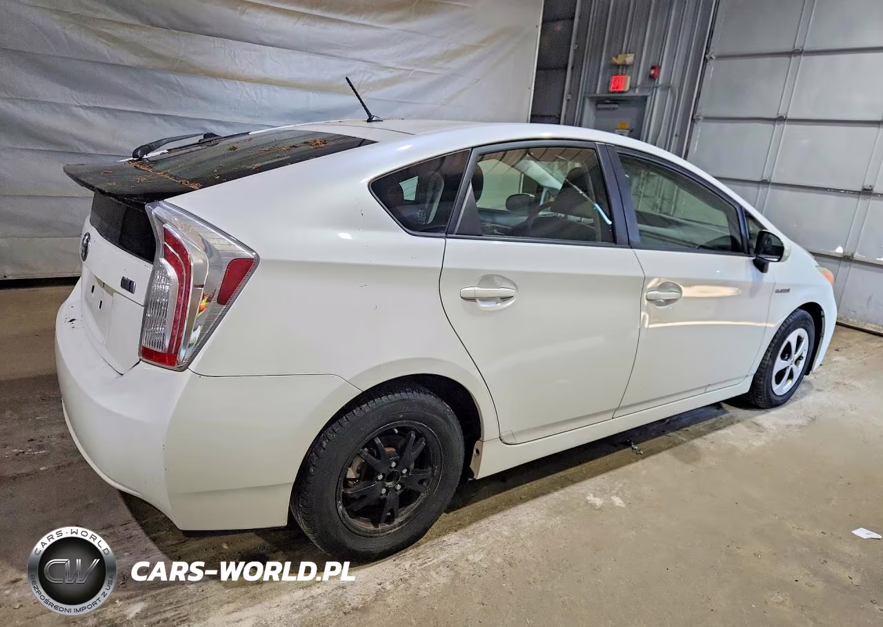 2014 Toyota Prius Two VIN:JTDKN3DU8E0360326 - 3