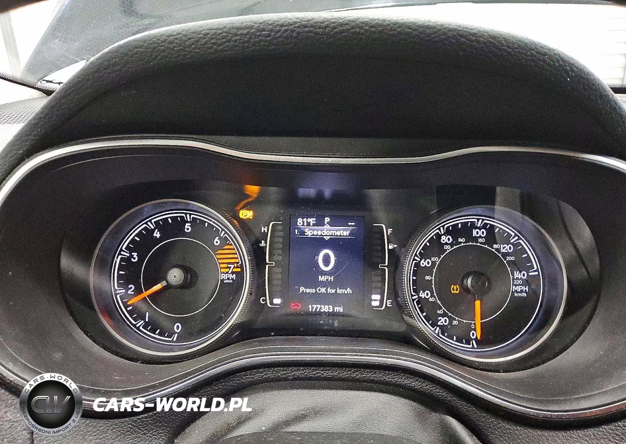 2019 Jeep Cherokee Latitude VIN:1C4PJMCB2KD311490 - 9