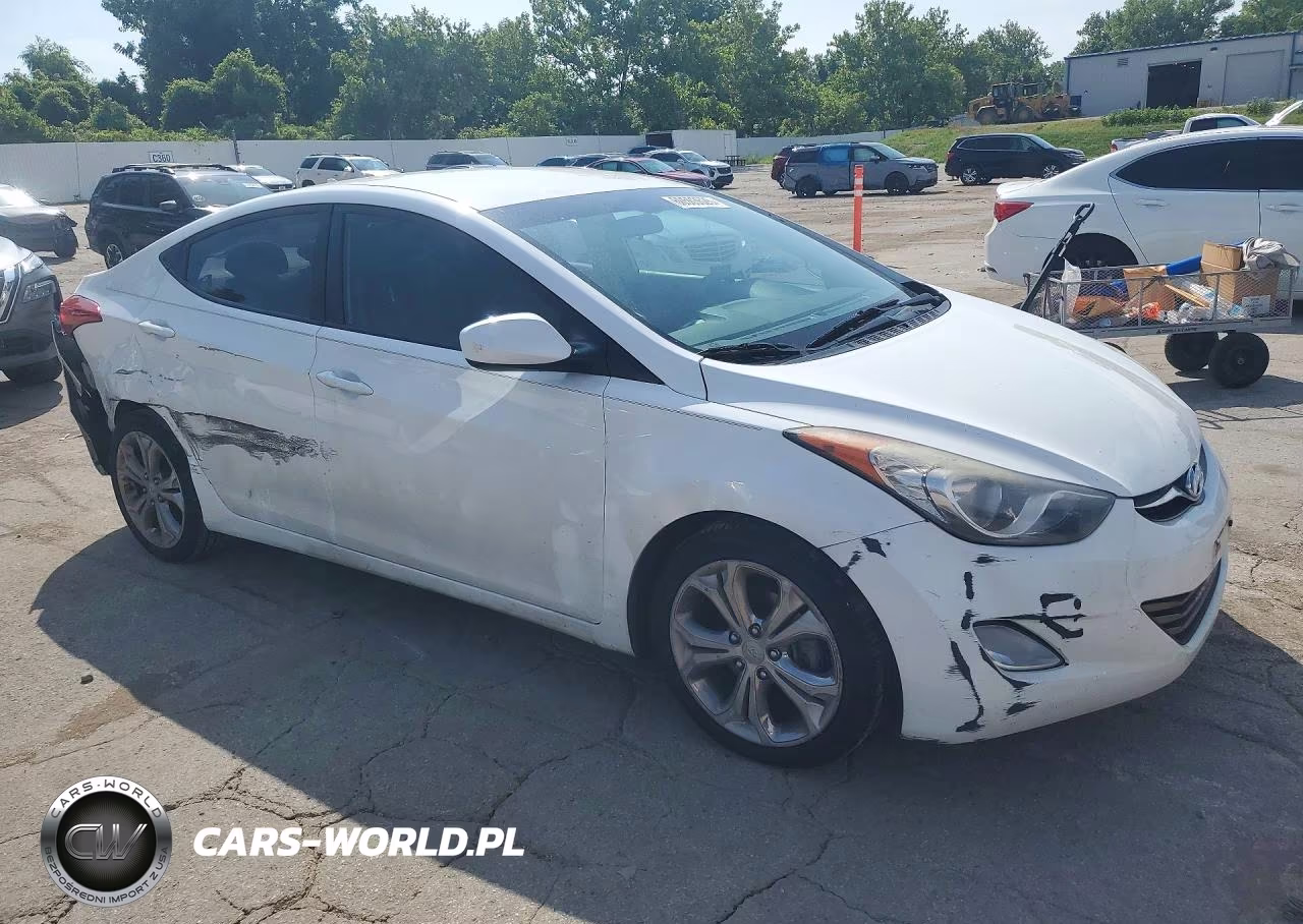 2013 Hyundai Elantra Gls VIN:5NPDH4AE5DH287131 - 4