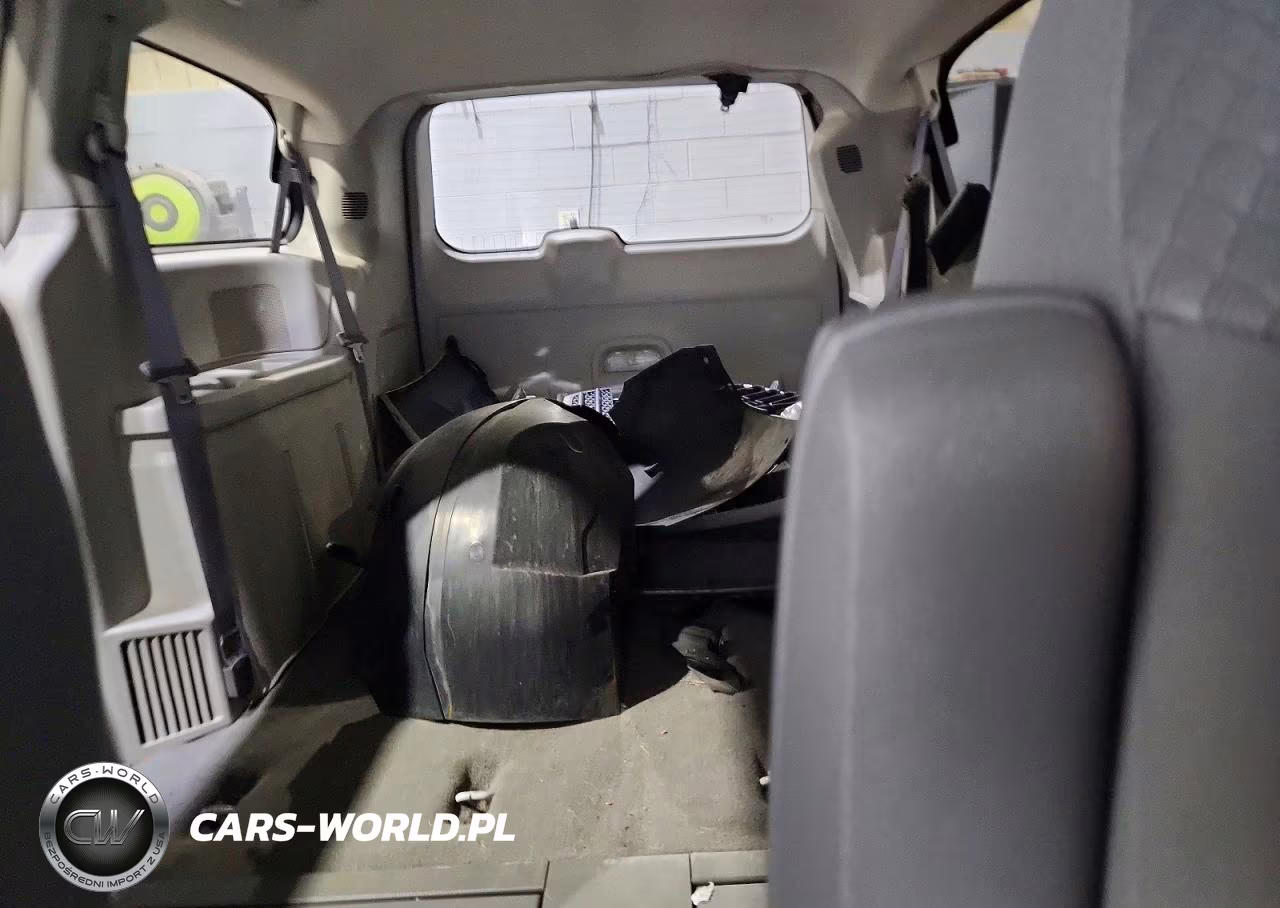 2010 Chrysler Town & Country Lx VIN:2A4RR4DE3AR344028 - 10