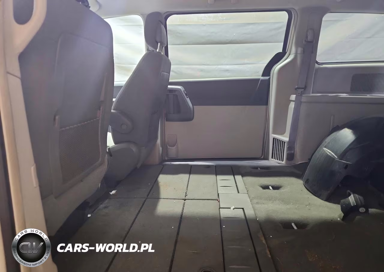2010 Chrysler Town & Country Lx VIN:2A4RR4DE3AR344028 - 11