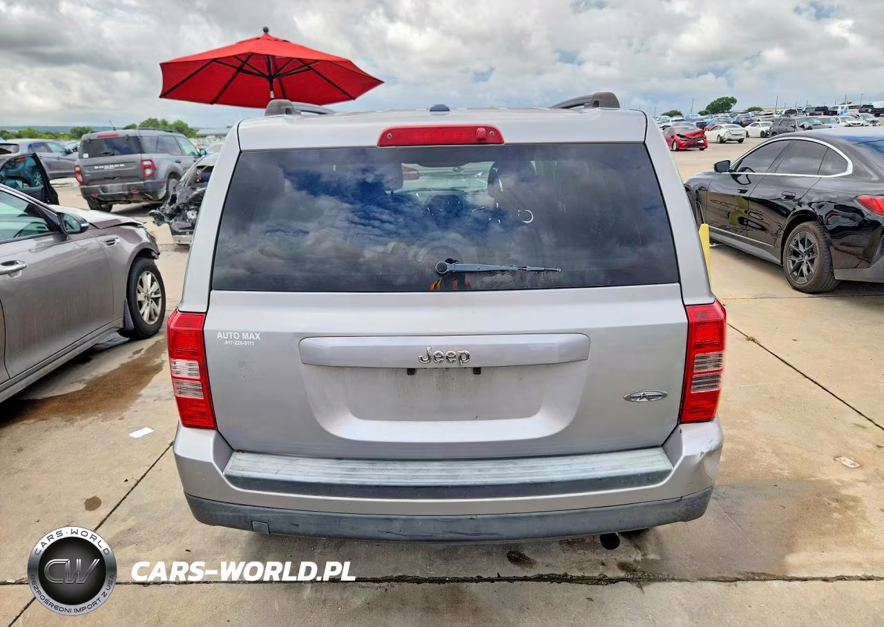 2015 Jeep Patriot Latitude VIN:1C4NJPFA0FD126338 - 6