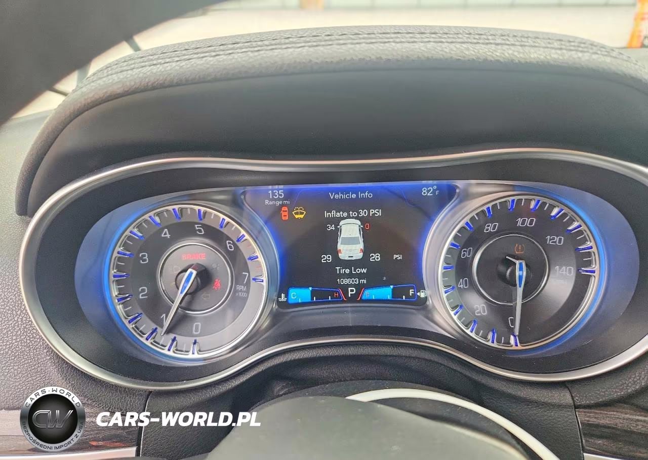 2017 Chrysler 300 Limited VIN:2C3CCARG5HH534326 - 9