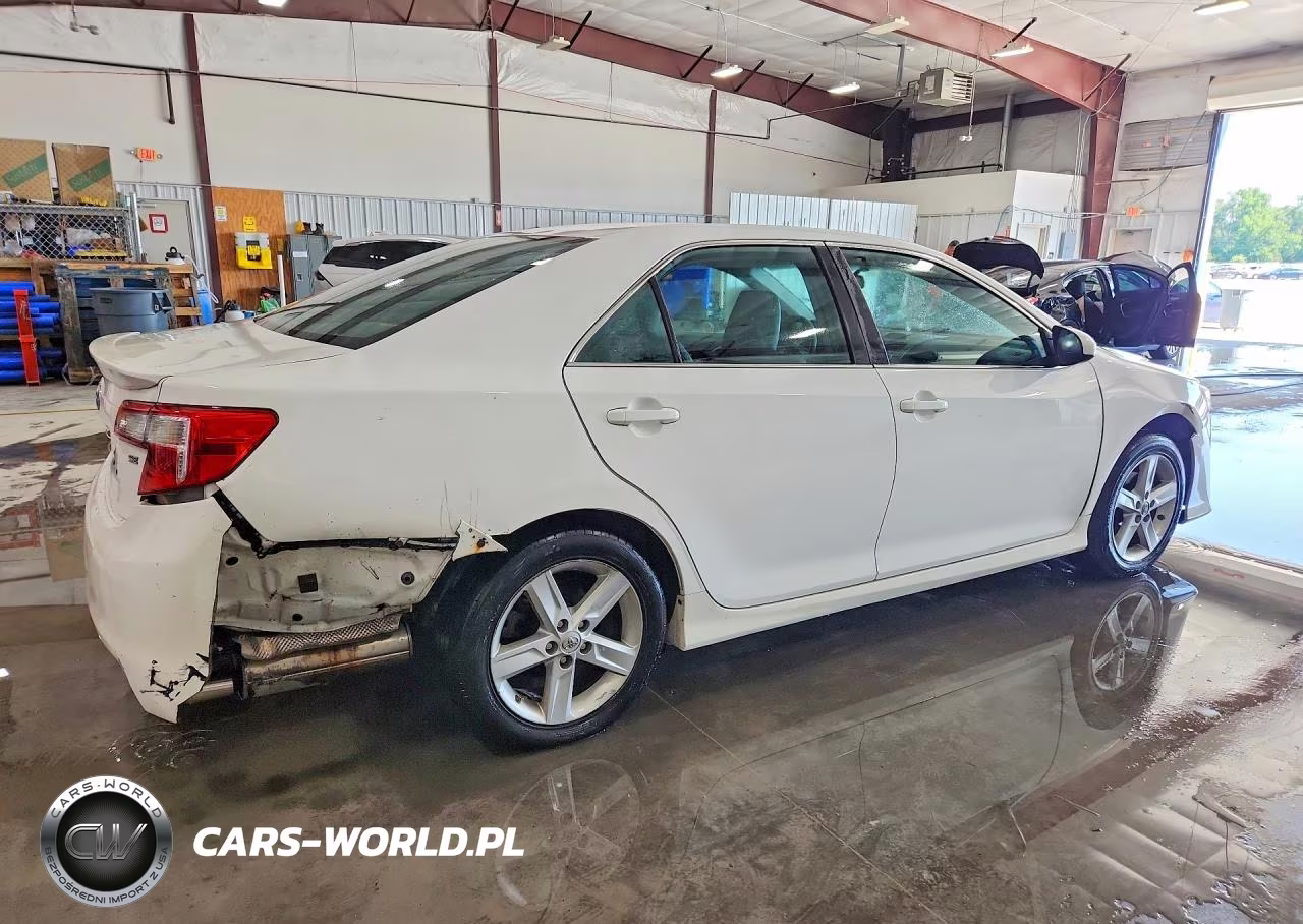 2014 Toyota Camry Se VIN:4T1BF1FK8EU830985 - 3