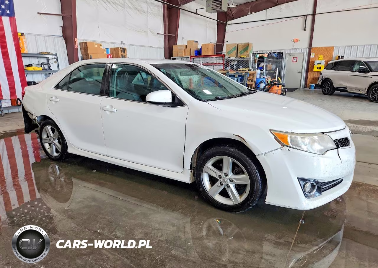 2014 Toyota Camry Se VIN:4T1BF1FK8EU830985 - 4