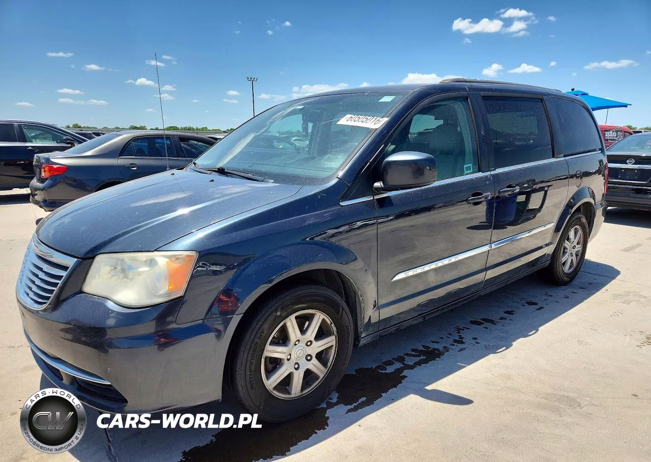 2013 Chrysler Town & Country Touring – zdjęcie 1 z 13