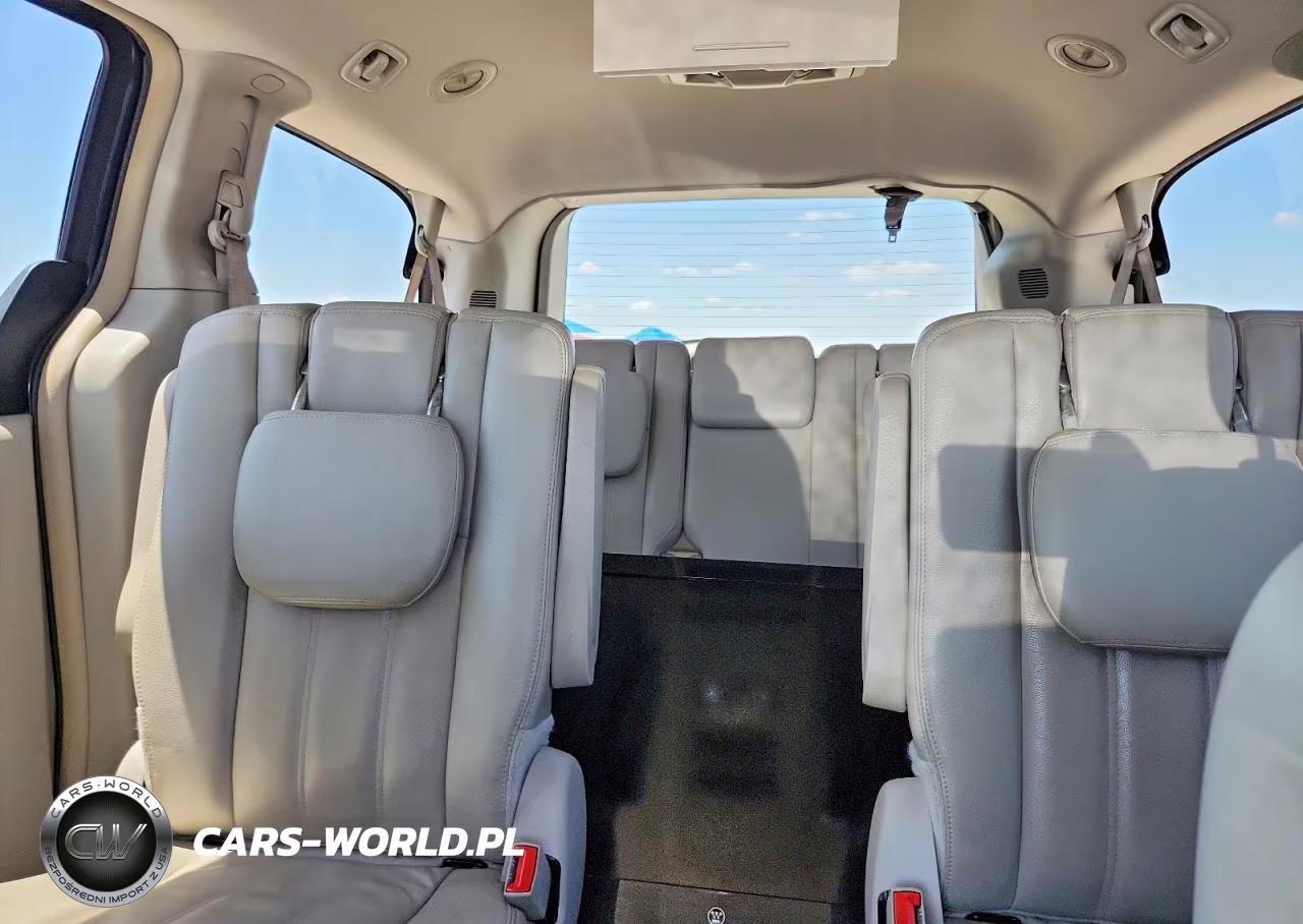 2013 Chrysler Town & Country Touring VIN:2C4RC1BG4DR594408 - 10
