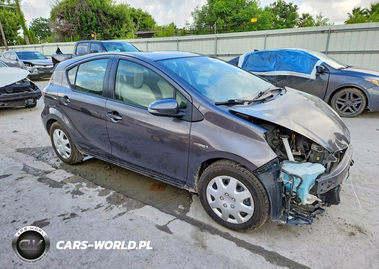 2015 Toyota Prius C One VIN:JTDKDTB38F1586214 - 4