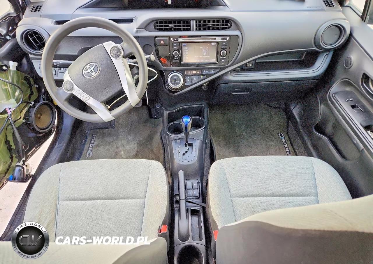 2015 Toyota Prius C One VIN:JTDKDTB38F1586214 - 8