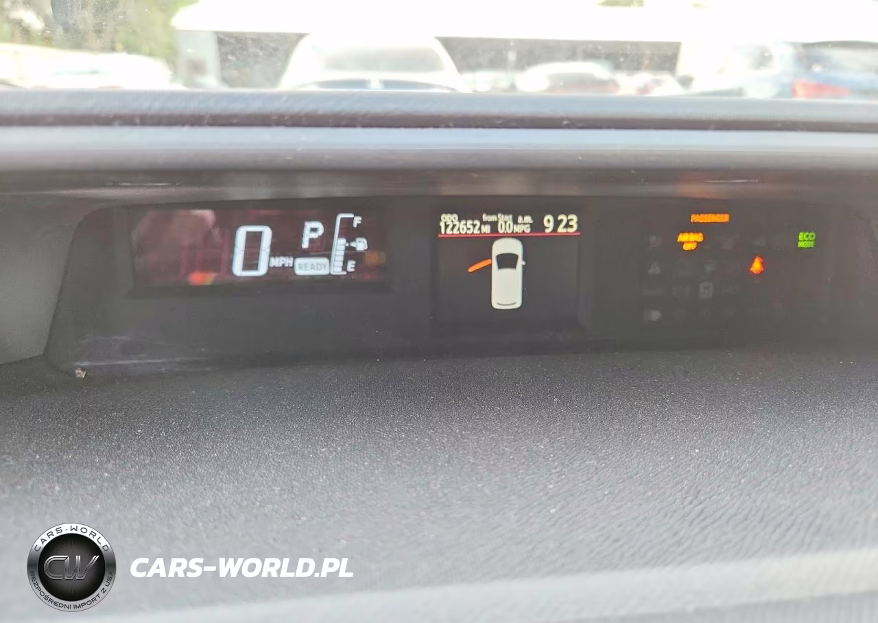 2015 Toyota Prius C One VIN:JTDKDTB38F1586214 - 9