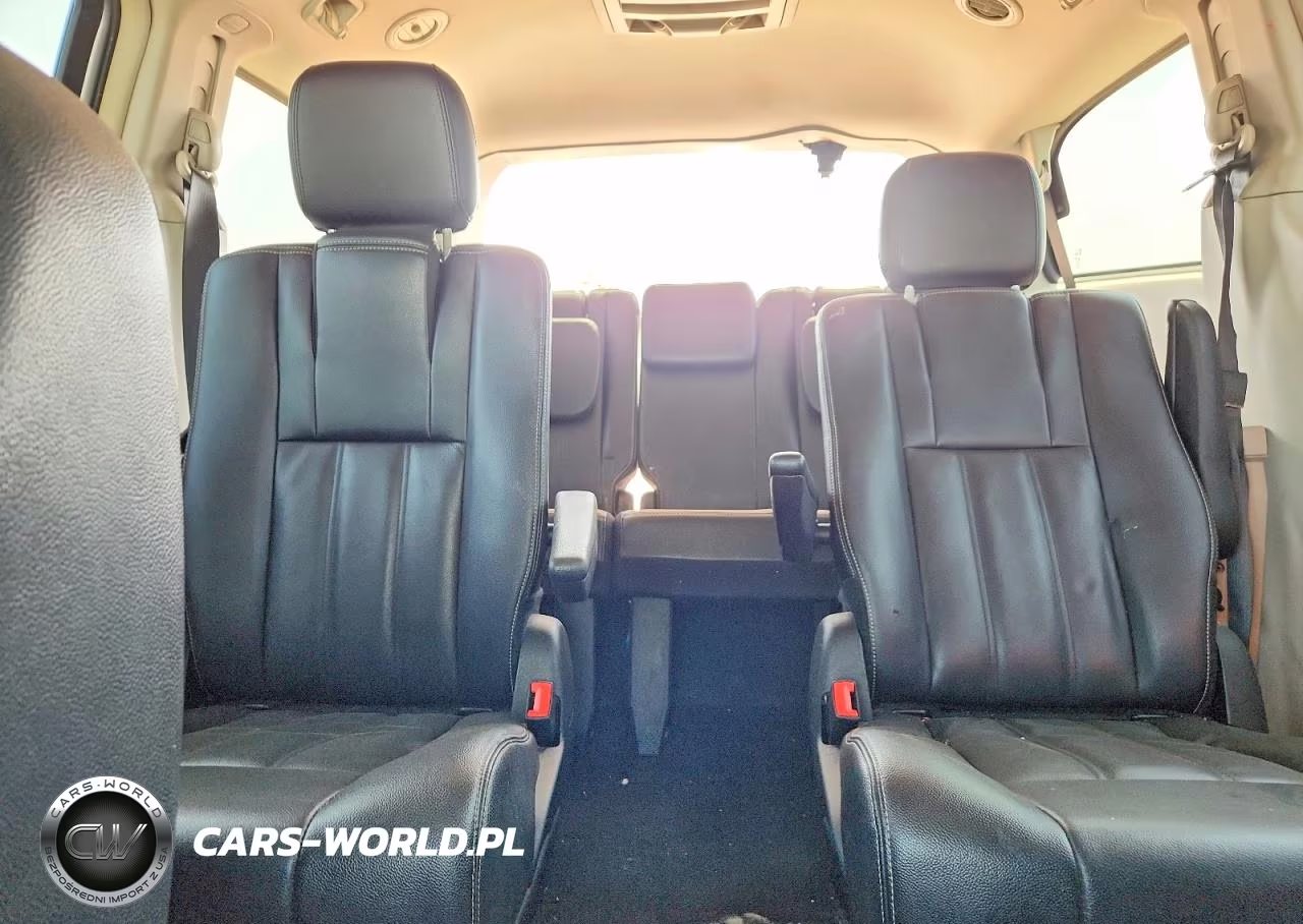 2014 Chrysler Town & Country Touring VIN:2C4RC1BG8ER434775 - 10