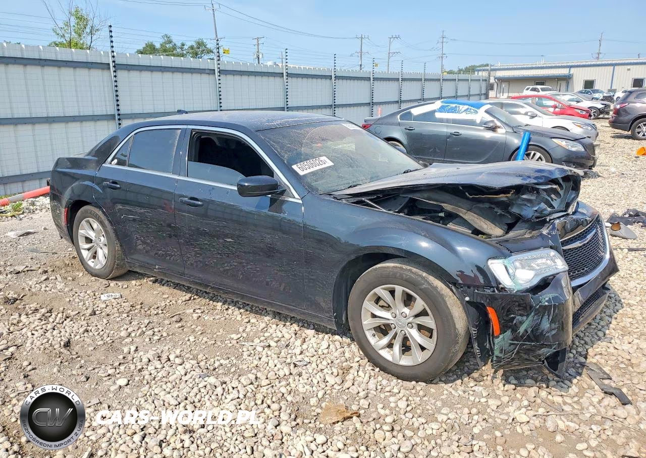 2020 Chrysler 300 Touring VIN:2C3CCAAGXLH217369 - 4