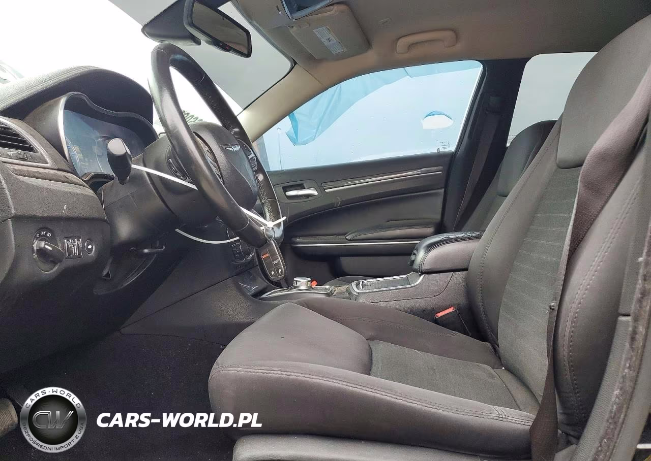 2020 Chrysler 300 Touring VIN:2C3CCAAGXLH217369 - 7