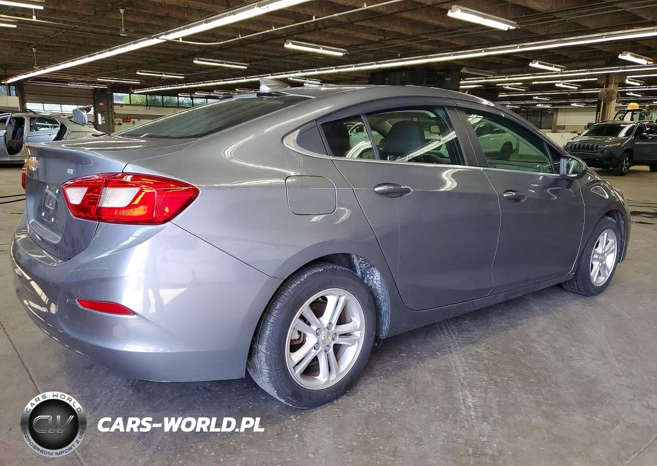 2018 Chevrolet Cruze Lt VIN:1G1BE5SM1J7243308 - 3
