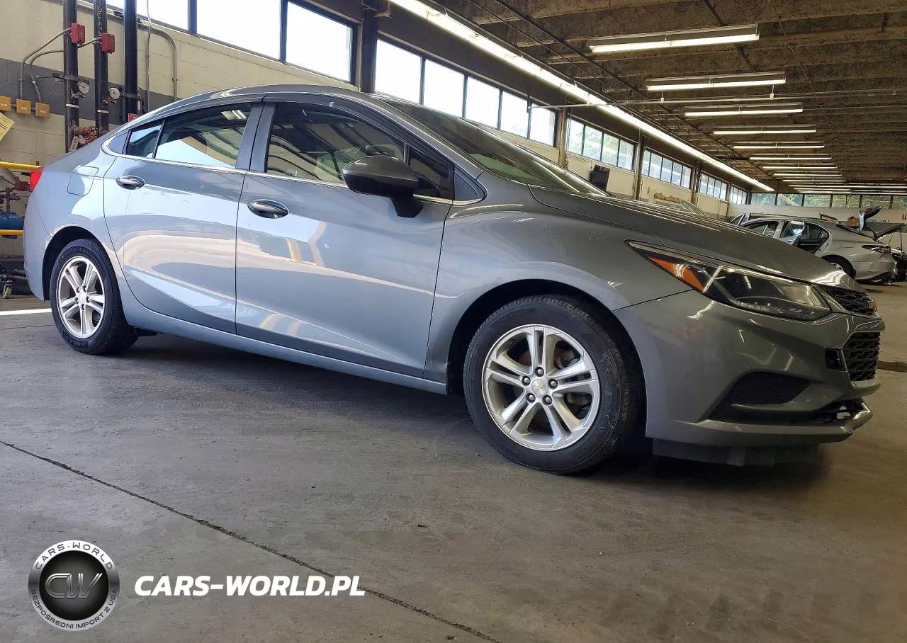 2018 Chevrolet Cruze Lt VIN:1G1BE5SM1J7243308 - 4