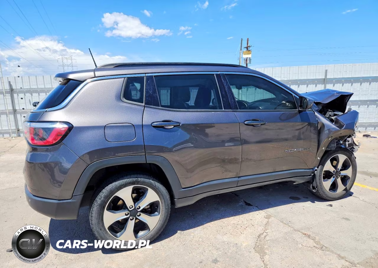 2017 Jeep Compass Latitude VIN:3C4NJDBB2HT636314 - 3