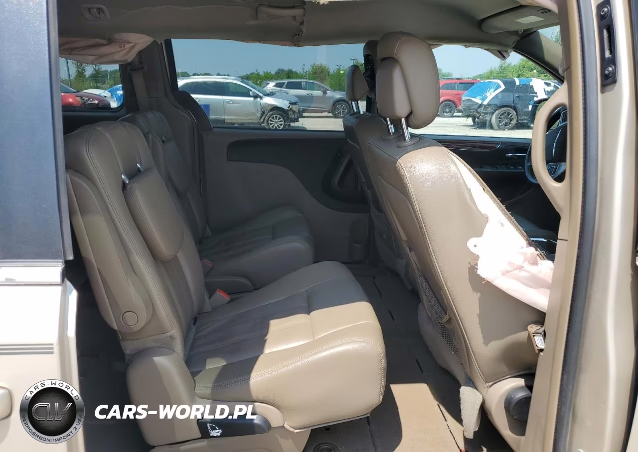 2015 Chrysler Town & Country Touring VIN:2C4RC1BG7FR565214 - 11