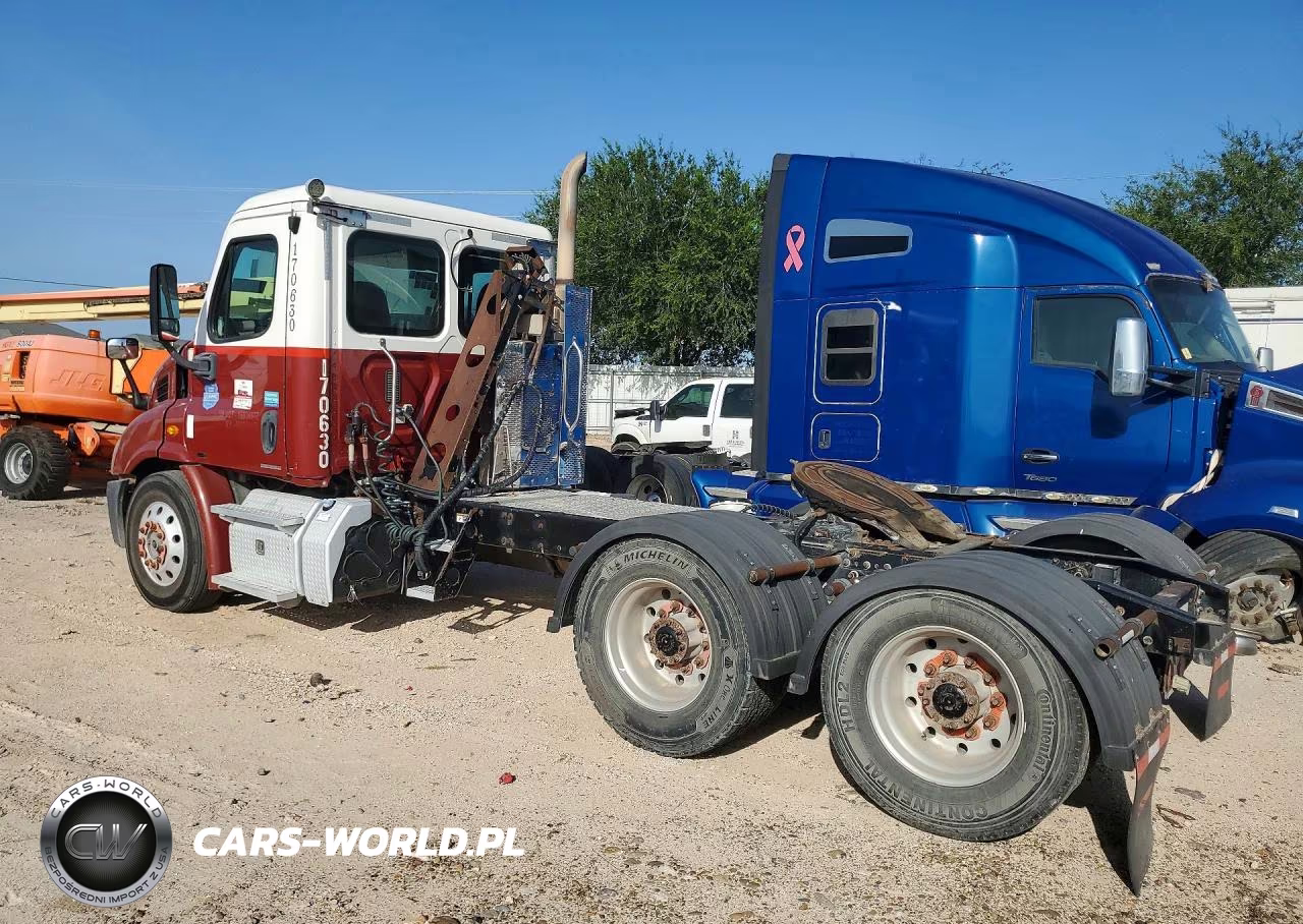 2012 Freightliner Cascadia Semi Truck VIN:1FUJGBDV6CLBE4664 - 2