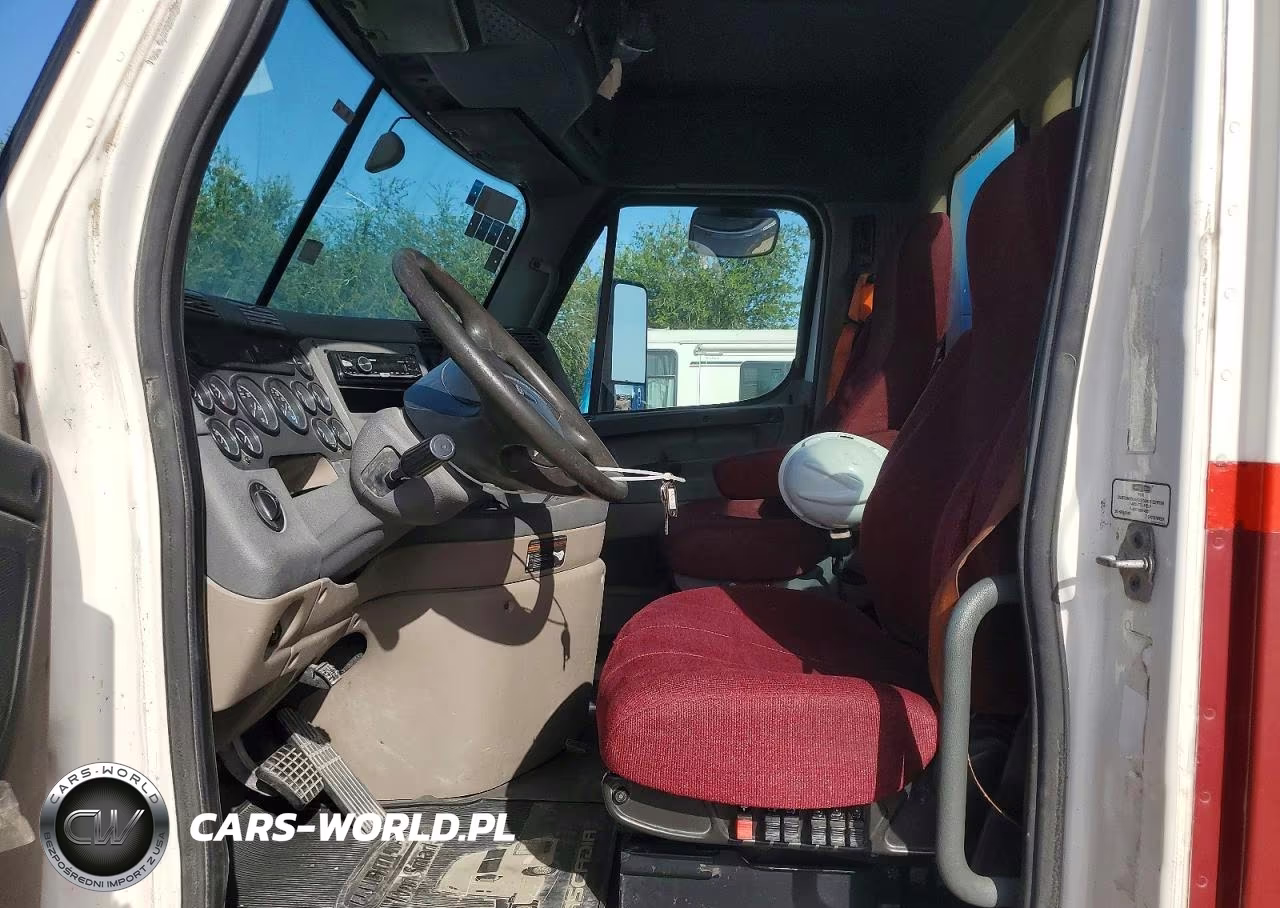 2012 Freightliner Cascadia Semi Truck VIN:1FUJGBDV6CLBE4664 - 7