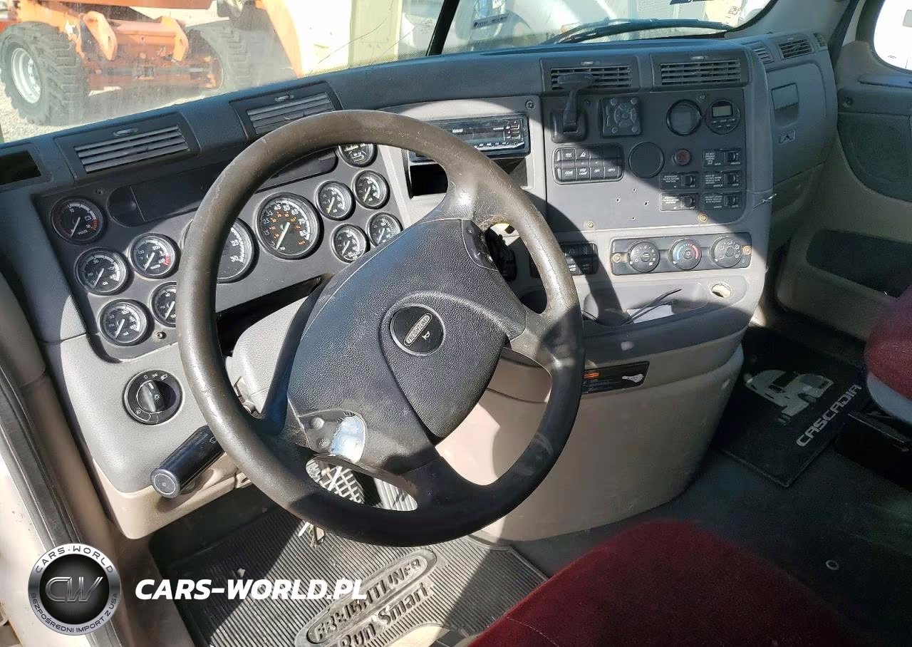 2012 Freightliner Cascadia Semi Truck VIN:1FUJGBDV6CLBE4664 - 8