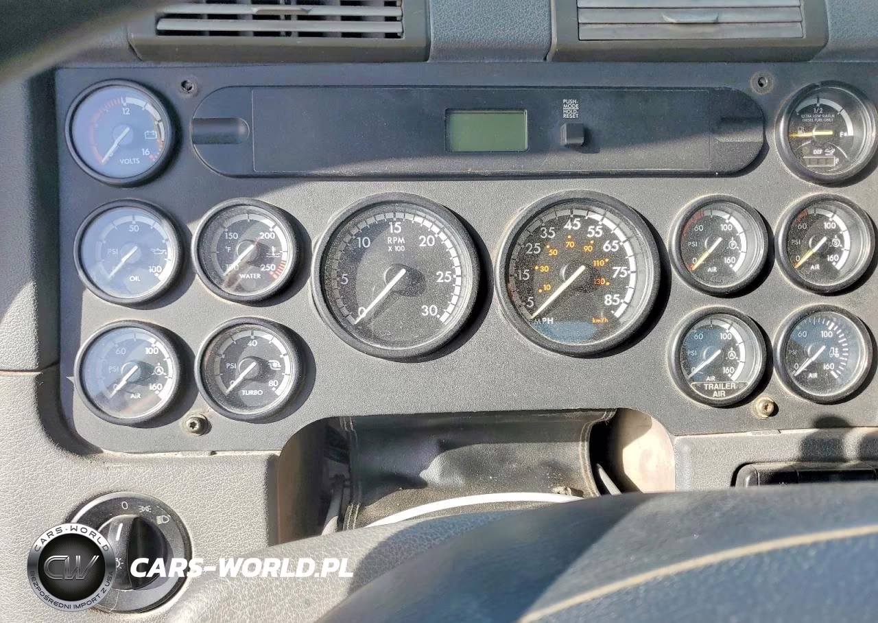 2012 Freightliner Cascadia Semi Truck VIN:1FUJGBDV6CLBE4664 - 9